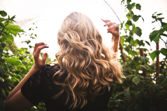 Почему выпадают волосы — ищем причину и искореняем проблему